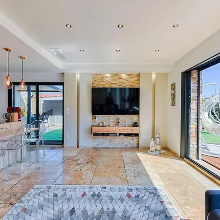 Villa Paradise - 5min Walk - 10min Streetcar Downtown Nice